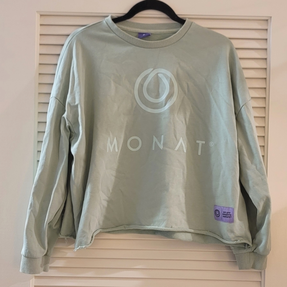 Monat- Seafoam Green Long-Sleeve Pullover Cropped Sweater With Raw Hem